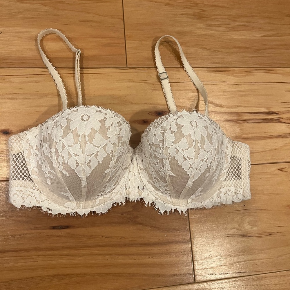 VS Dream Angels multi-way lace demi-bra Size 34C